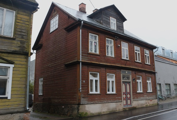 Linnavaade. Kroonuaia tn 9 Tartus 1992a. rephoto