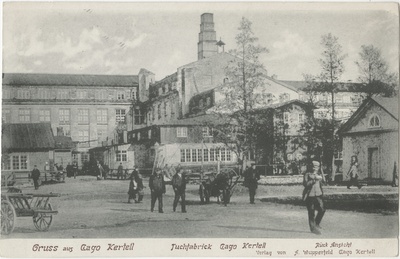 Hiiu-Kärdla kalevivabriku töölised õuel  duplicate photo