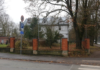 Katoliku kiriku kõrvalhoone. rephoto