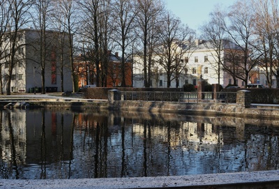 N. Valger Theatre "Vanemuise" in a park next to a small house next to a tigue, in the back of Tiigi Street, new houses rephoto