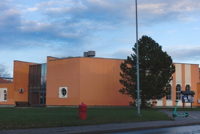 Pirita Lillekasvatussovhoosi aiandi teenindushoone, nüüd Viimsi vallamaja, hoone vaade. Arhitekt Rein Heiduk rephoto