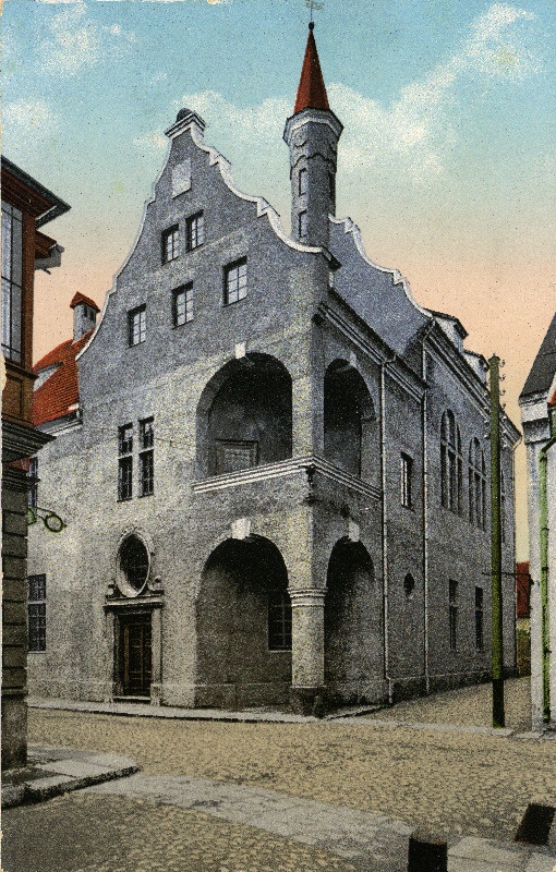 Vaade Pärnu raekojale.