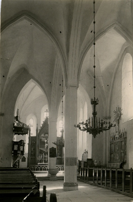 Kaarma Peetri ja Pauli kiriku sisevaade.