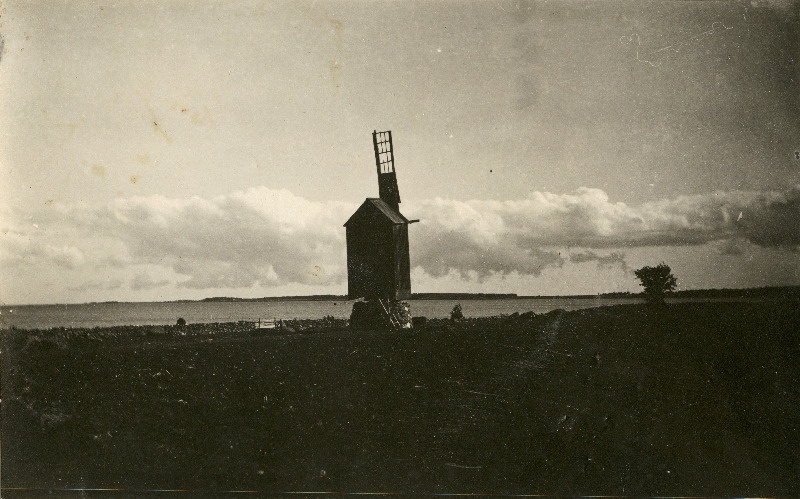 Vaade Tähvena tuulikule Lalli külas.