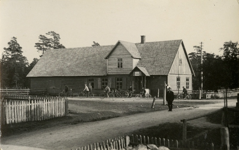 Teemaja Leisi alevikus.