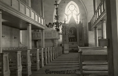 Tarvastu Peetri kiriku sisevaade.  duplicate photo