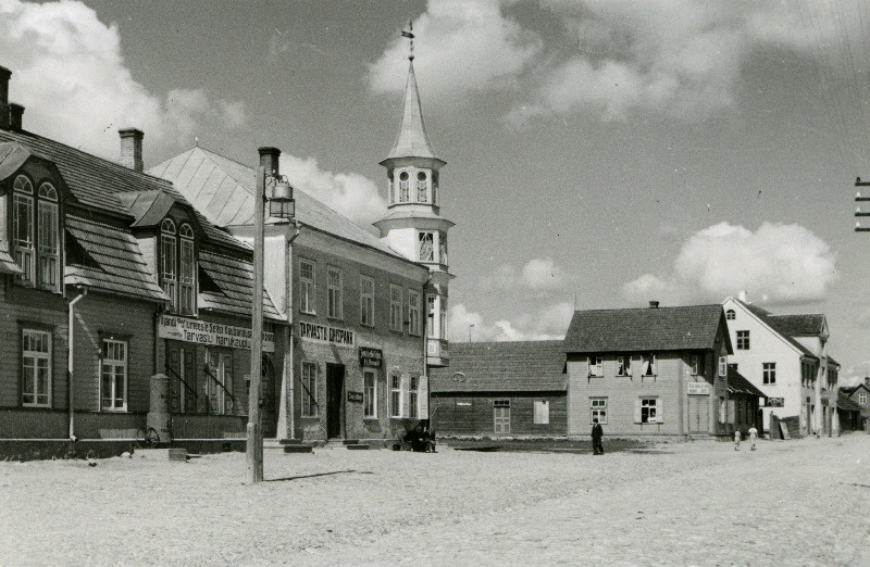 Posti tänav Mustlas.