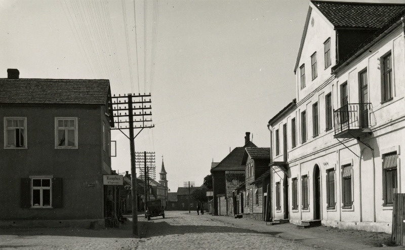 Mustla 6-kl algkooli hoone (paremalt 1.) Posti tänaval.