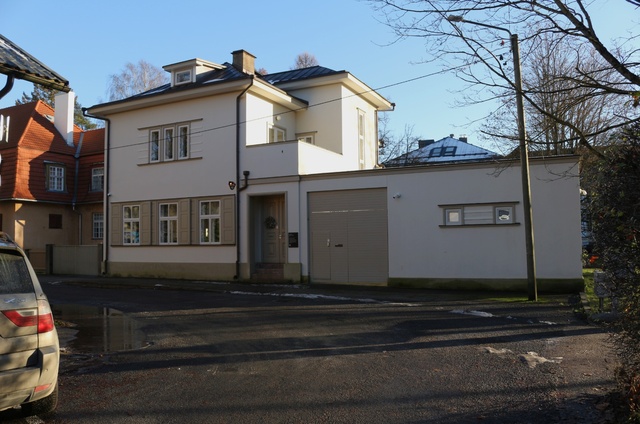 Tartu Department of Estonian Writers' Union (Tartu Writers' House) Teacher on the street rephoto
