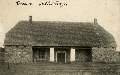 Orava Rahvaharidusseltsi maja, ümberehitatud endisest magasiaidast.  duplicate photo