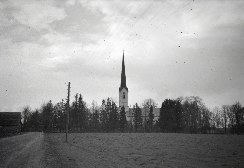 Vaade Kolga-Jaani kirikule.