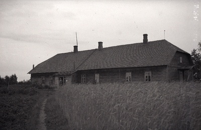 Rääka 4-kl algkooli hoone Taevere vallas.  duplicate photo