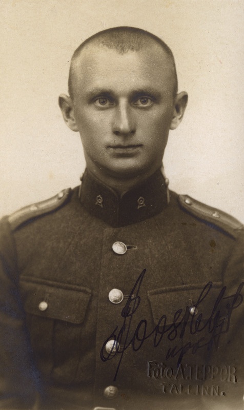 Sõjaväe Ühendatud Õppeasutused. Noorem portupeekadett Aleksei Roosileht.