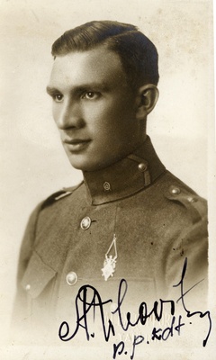 Sõjaväe Ühendatud Õppeasutused. Noorem portupeekadett August Kibovits (Kibuvits).  duplicate photo