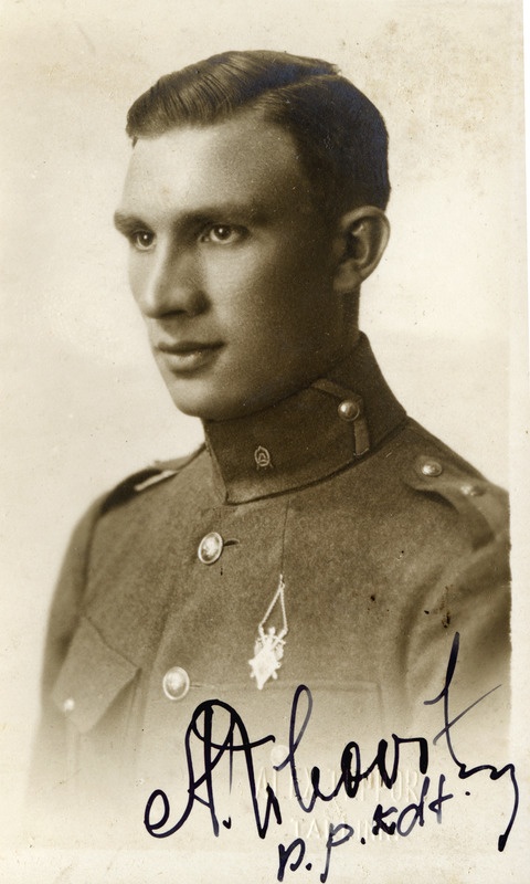 Sõjaväe Ühendatud Õppeasutused. Noorem portupeekadett August Kibovits (Kibuvits).