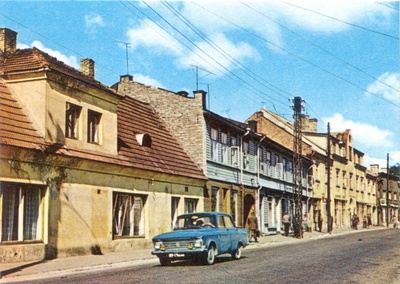 Postcard. Haapsalu. Victory Street - the main street of the city.  duplicate photo