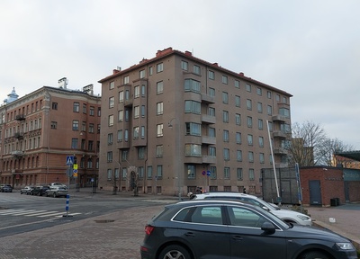 Satamakatu 4, 2. Numeron 4 seinässä Maakauppiaitten Lyhyttavara Oy:n kyltti. rephoto