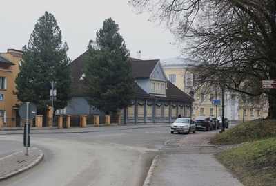 TÜ juubelipidustused 1982a. Kingissepa tn Tartus, viimane maja TÜ võimla. rephoto