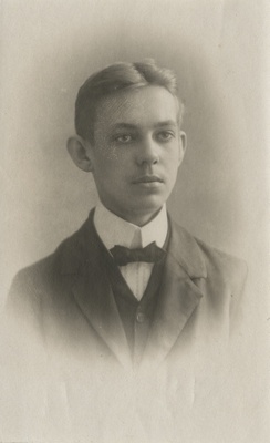 Otto Suhharov, portreefoto  duplicate photo