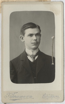 Christian Letbergi autojuht Hugo Heinrich Kuldsarv, portreefoto  duplicate photo