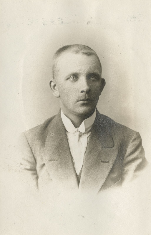 Kubermangusekretär August Hanshof, portreefoto