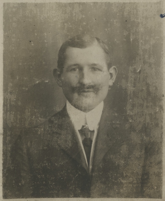 Parun Bernhard Uexkülli autojuht Franz Vogt, portreefoto