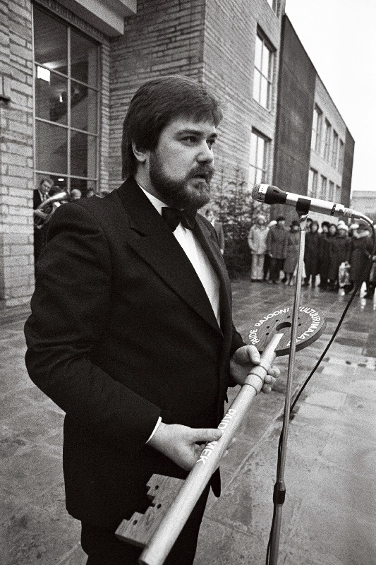 Paide Rajooni Kultuurimaja avamisel kõneleb direktor Martin Liivet.