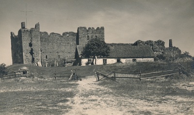 Toolse ordulossi varemed  duplicate photo