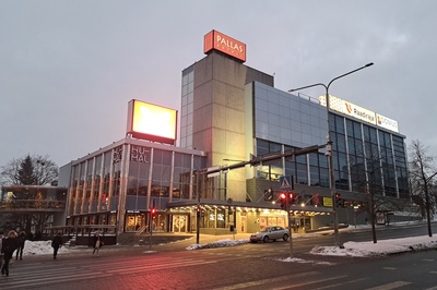 Tartu teenindusmaja rekonstruktsioon hotelliks, eestvaade. Arhitektid Vilen Künnapu, Ain Padrik, Eero Palm rephoto