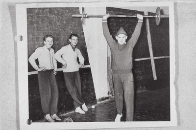 Tennisistid (vasakult) N. Sarapuu, R. Parmas ja T. Leius treeningul.  duplicate photo