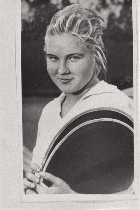 Üleliiduline koolinoorte meister tennises Maria Kull.
