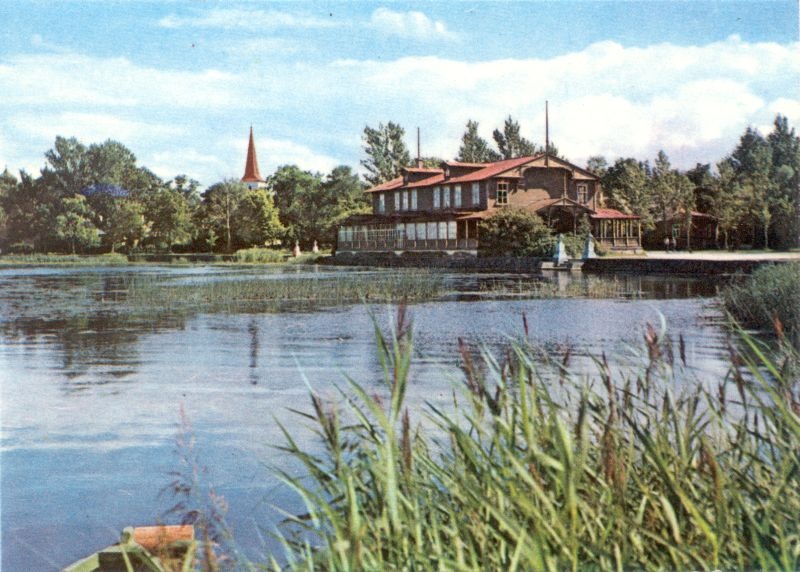 Postcard. Haapsalu Kuursaal on the shore of Backalahe.