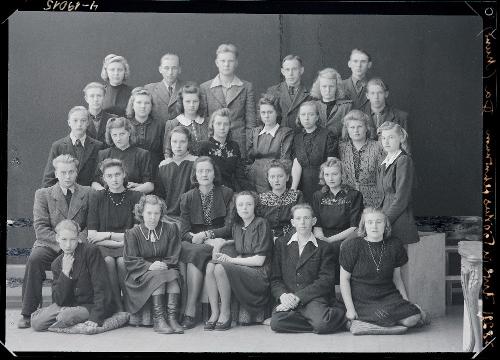 Viljandi Arve- ja Tööstustehnikumi II a klass, (foto tellija Muni).