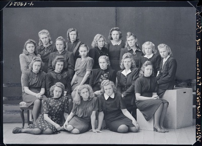 Viljandi Arve- ja Tööstustehnikumi I klass, (foto tellija Kõiv).  duplicate photo