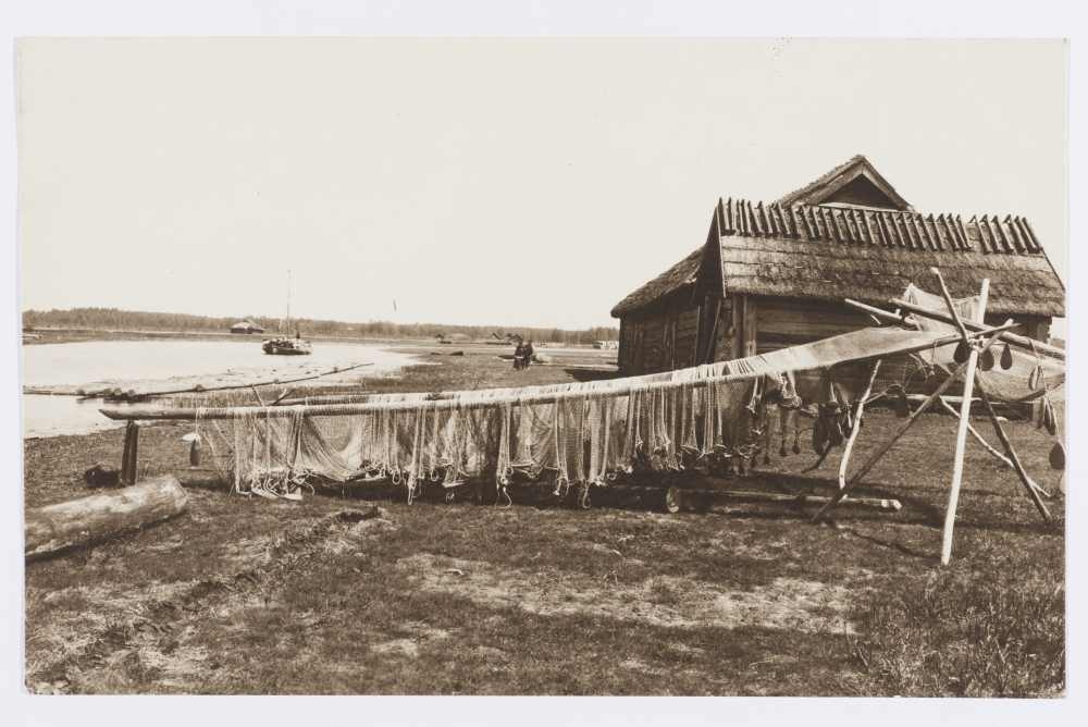 Võrkude kuivatamine vabeaias.