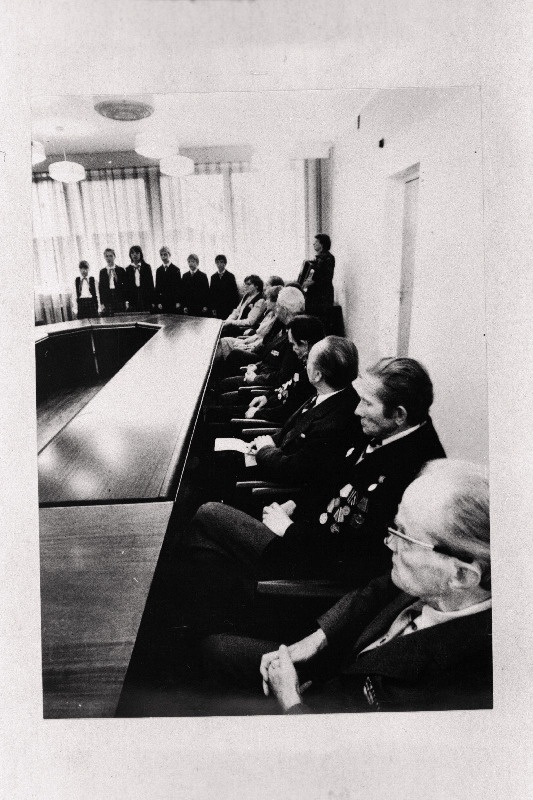 Suure Isamaasõja veteranid Jõgeva rajooni vabastamise 42. aastapäeva eel vastuvõtul EKP Jõgeva Rajoonikomitees.