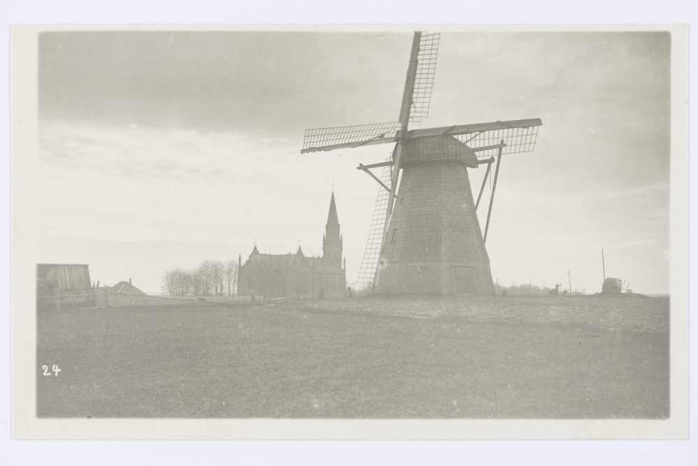 Hollandi tuulik ja kirik.