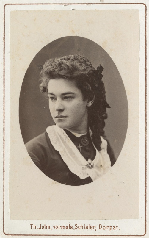 Korporatsioon "Estonia" liige Edmund Fischer rebasteatrikostüümis, portreefoto