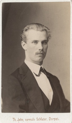 Määratlemata korporatsioon "Estonia" liige, portreefoto  duplicate photo