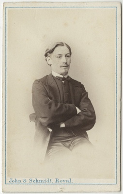 Määratlemata korporatsioon "Estonia" liige, portreefoto  duplicate photo