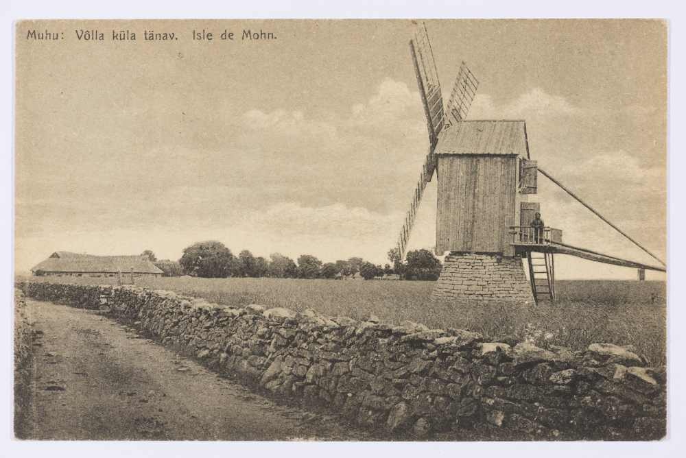 Tuulik ja külatänav Võlla külas Muhu saarel.