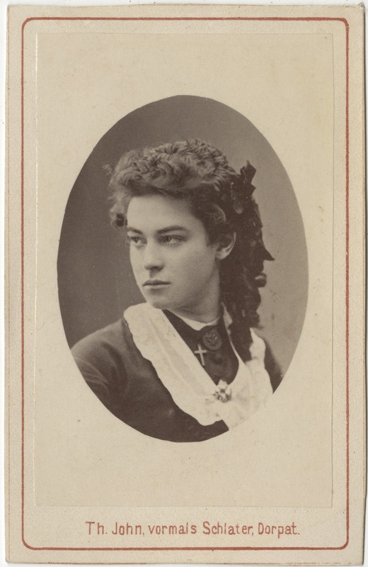 Korporatsioon "Estonia" liige Edmund Fischer rebasteatrikostüümis, portreefoto