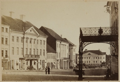 Tartu Raekoja plats Ülikooli tänava poolsest otsast  duplicate photo