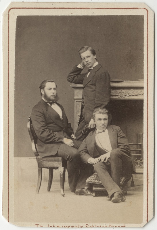 Korporatsioon "Estonia" 1873. aasta II semestri eestseisuse liikmed Christoph Mickwitz, Karl Dehio ja Edwin Hörschelmann, grupifoto