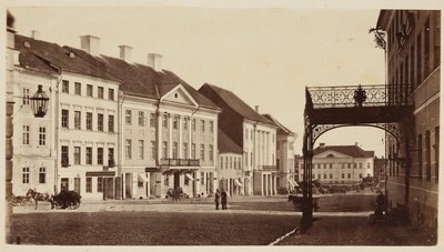 Tartu Raekoja plats Ülikooli tänava poolsest otsast  duplicate photo