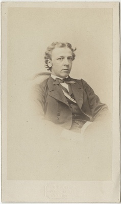 Määratlemata korporatsioon "Estonia" liige, portreefoto  duplicate photo