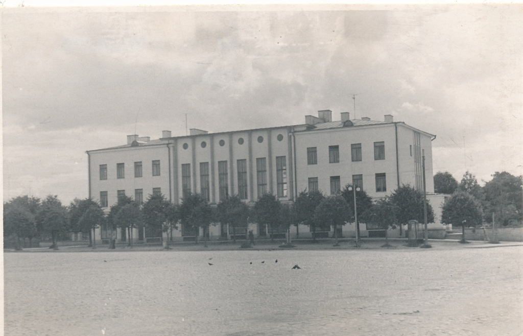 Rakvere Turuplats 2 Pangahoone