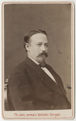 Määratlemata mees, portreefoto  duplicate photo