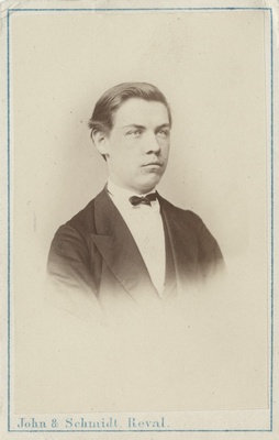 Määratlemata mees, portreefoto  duplicate photo