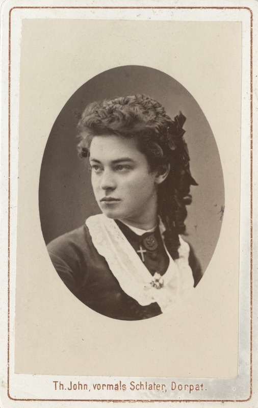 Korporatsioon "Estonia" liige Edmund Fischer rebasteatrikostüümis, portreefoto